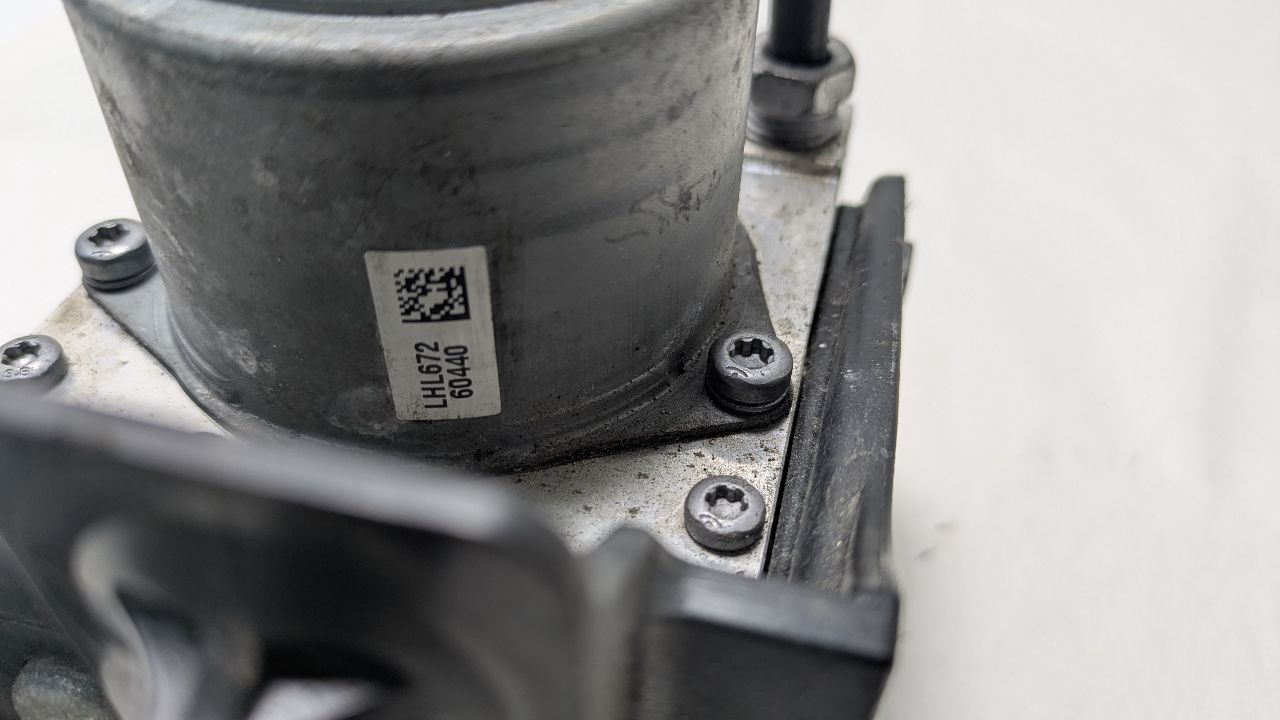 2017 GMC ACADIA Anti-lock Brake Pts - 448390 — photo 2