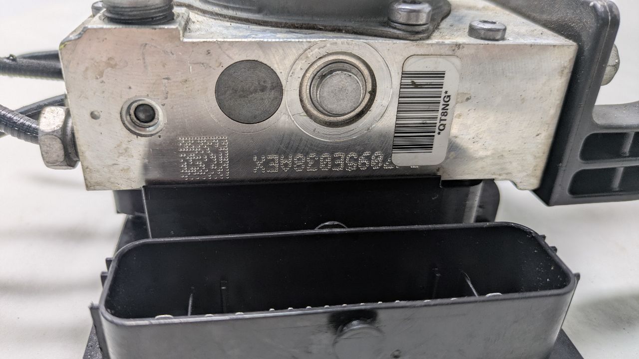 2017 GMC ACADIA Anti-lock Brake Pts - 448390 — photo 7