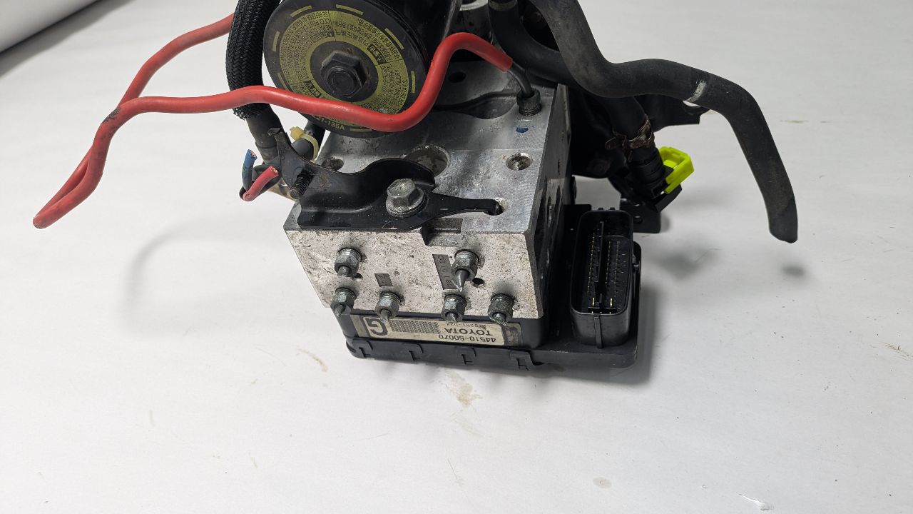 2010 LEXUS LS460 8cyl Gasoline 4.6 Anti-lock Brake Pts - 449420 — photo 3