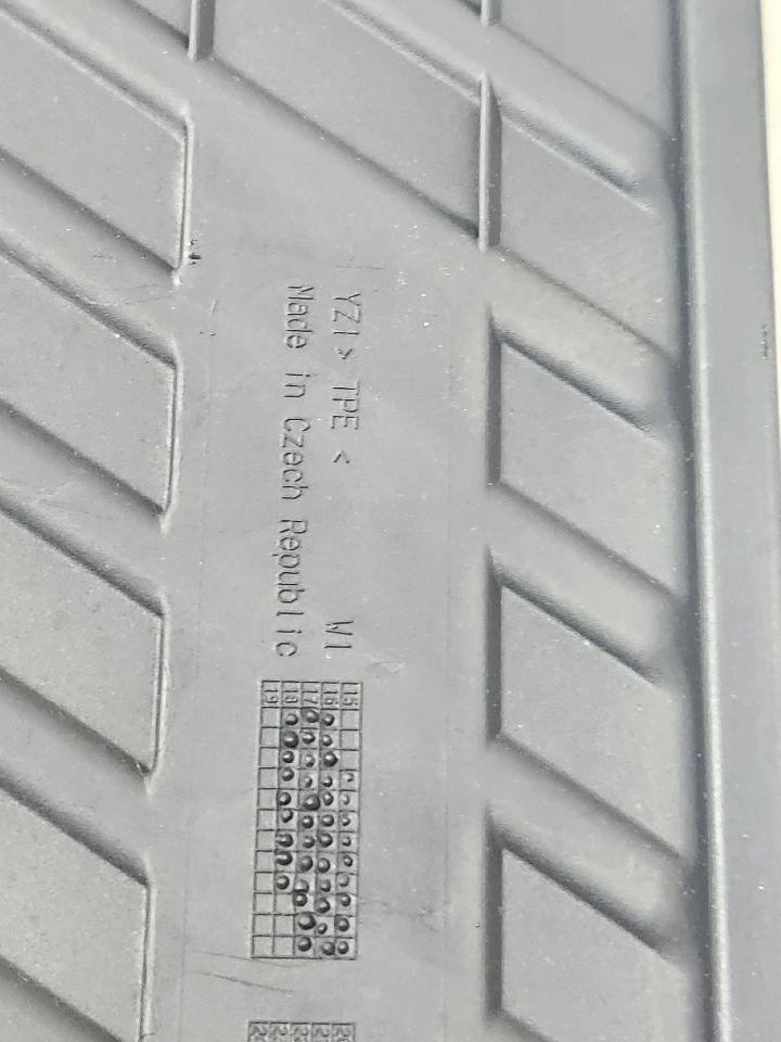 2021 AUDI S4 Floor Mat - 449851 — photo 7