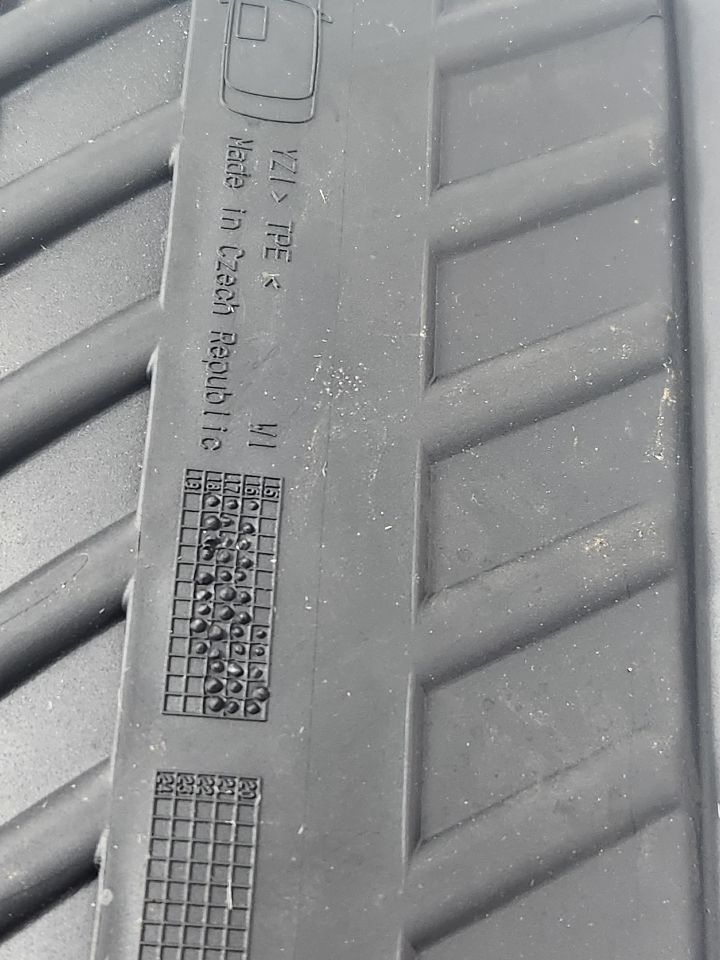 2021 AUDI S4 Floor Mat - 449853 — photo 6