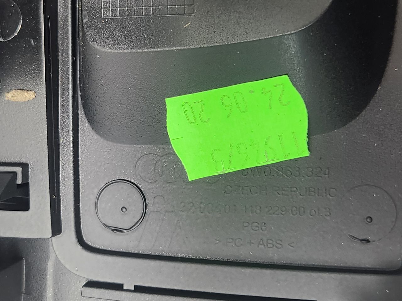 2021 AUDI S4 Console, Rear - 449861 — photo 7