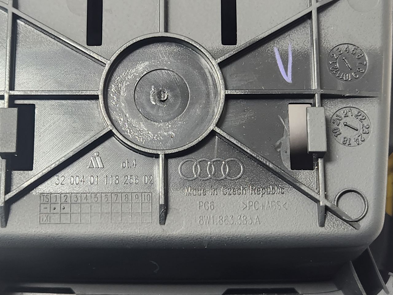 2021 AUDI S4 Console, Front - 449867 — photo 8