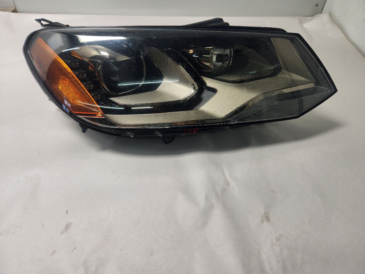 2012 VOLKSWAGEN TOUAREG Right HEADLAMP ASSEMBLY - 449918