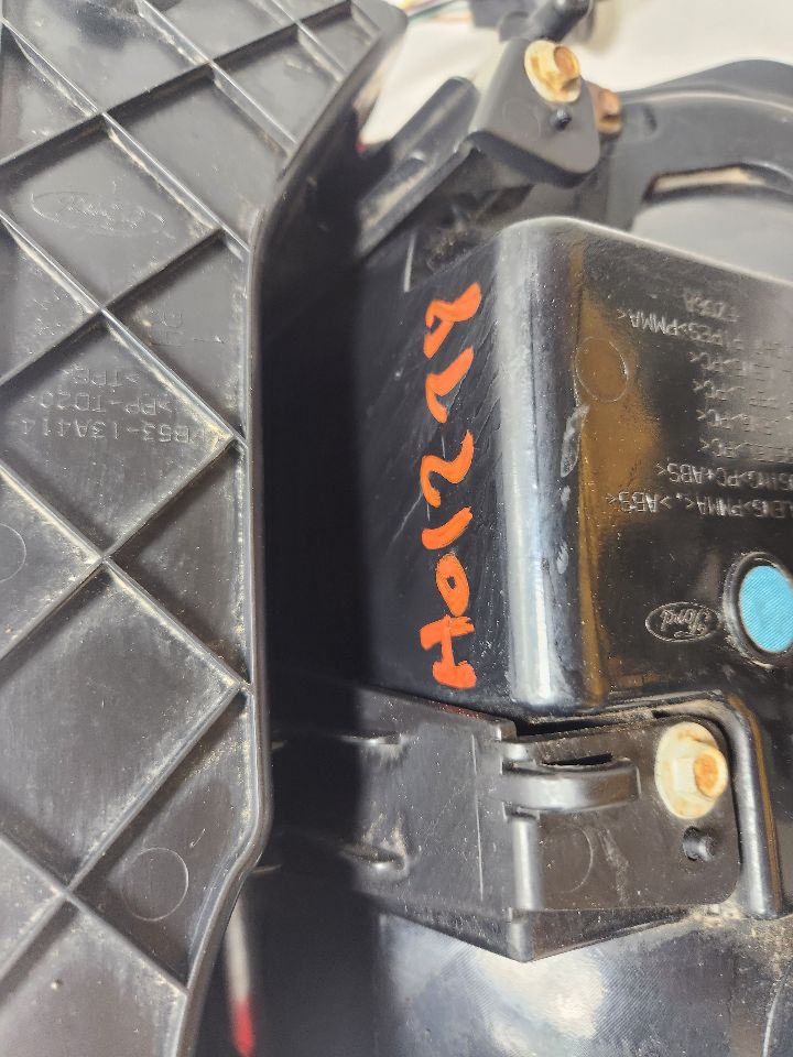 2017 FORD EXPLORER 6cyl Gasoline 3.5 Right TAIL LAMP - 450475 — photo 4