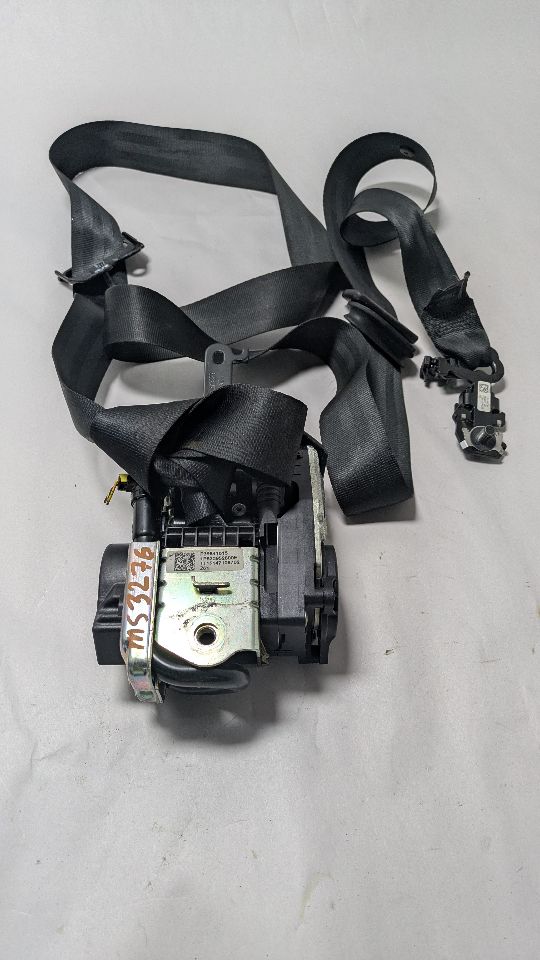 2016 VOLVO XC90 Seat Belt, Front - 451575