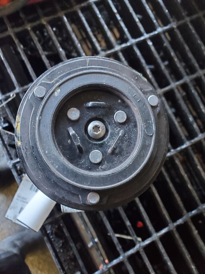 2017 BUICK CASCADA AC COMPRESSOR - 452030 — photo 2