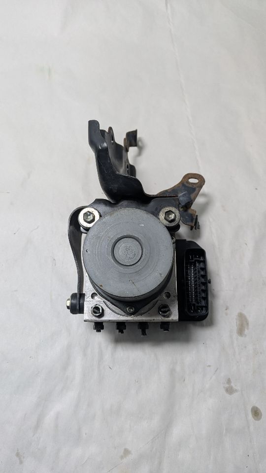 2016 TOYOTA RAV4 Anti-lock Brake Pts - 452373 — photo 1