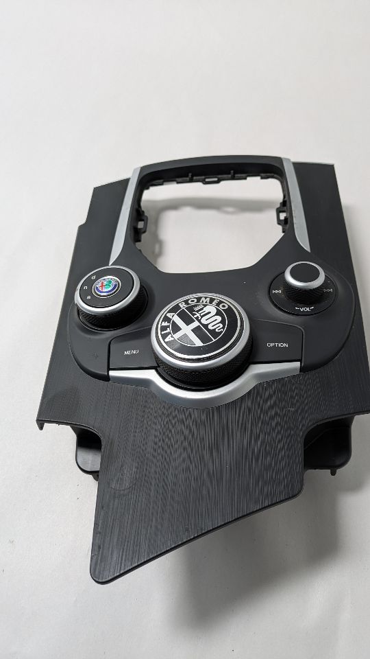 2017 ALFA-ROMEO GIULIA 2.0L 4cyl Turbo Gasoline Console, Front - 453165