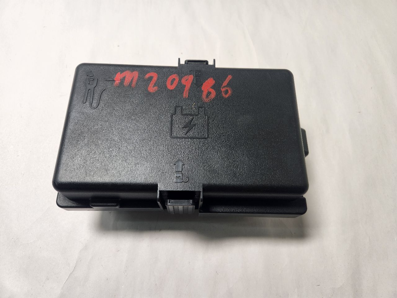 2017 CHRYSLER PACIFICA Fuse Box, Engine - 453871 — photo 6