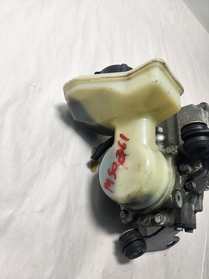 2012 INFINITI M35 PS Pump/Motor - 454006 — photo 2
