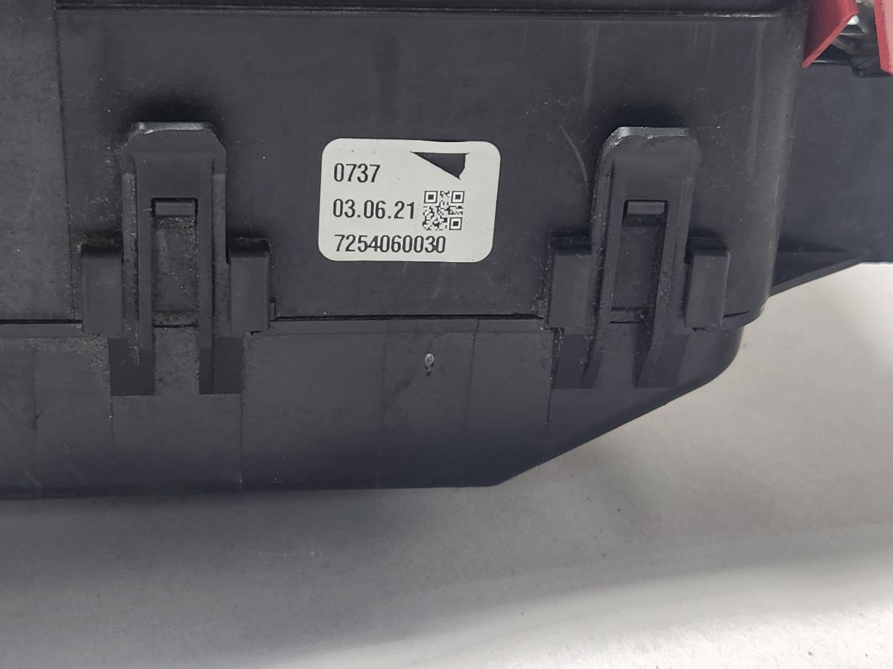 2022 CHRYSLER 300 Fuse Box, Engine - 454890 — photo 3