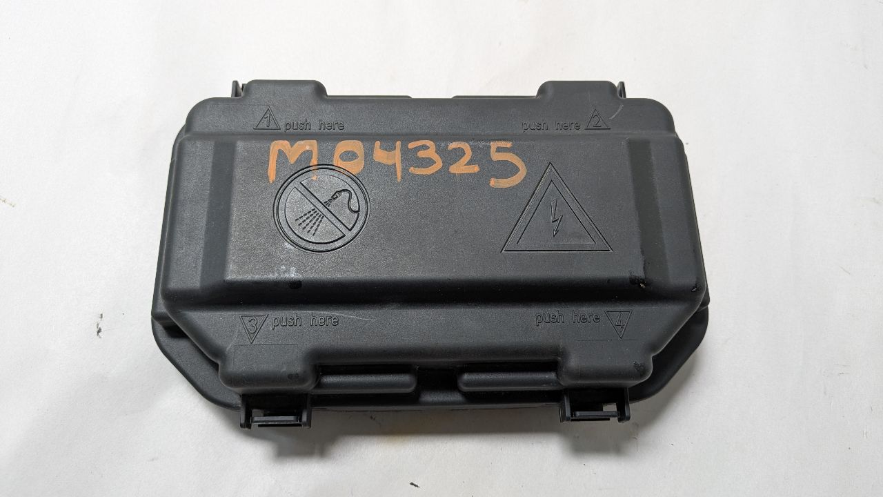 2013 BMW 328i Fuse Box, Engine - 455152 — photo 1
