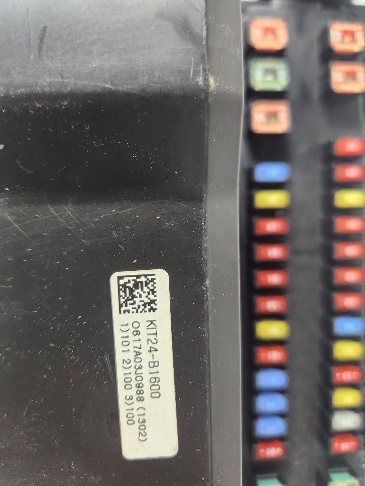 2019 GENESIS G80 Fuse Box, Engine - 455584 — photo 2