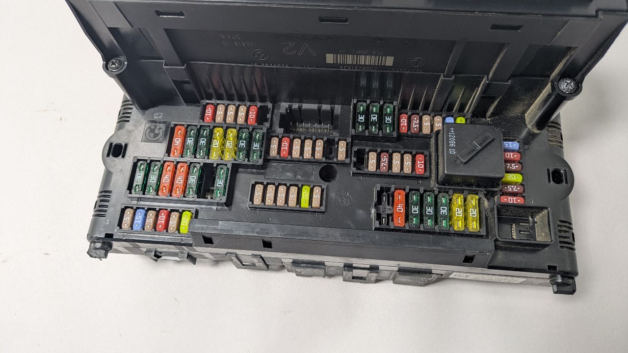 2012 BMW 528i Fuse Box, Engine - 455601 — photo 2