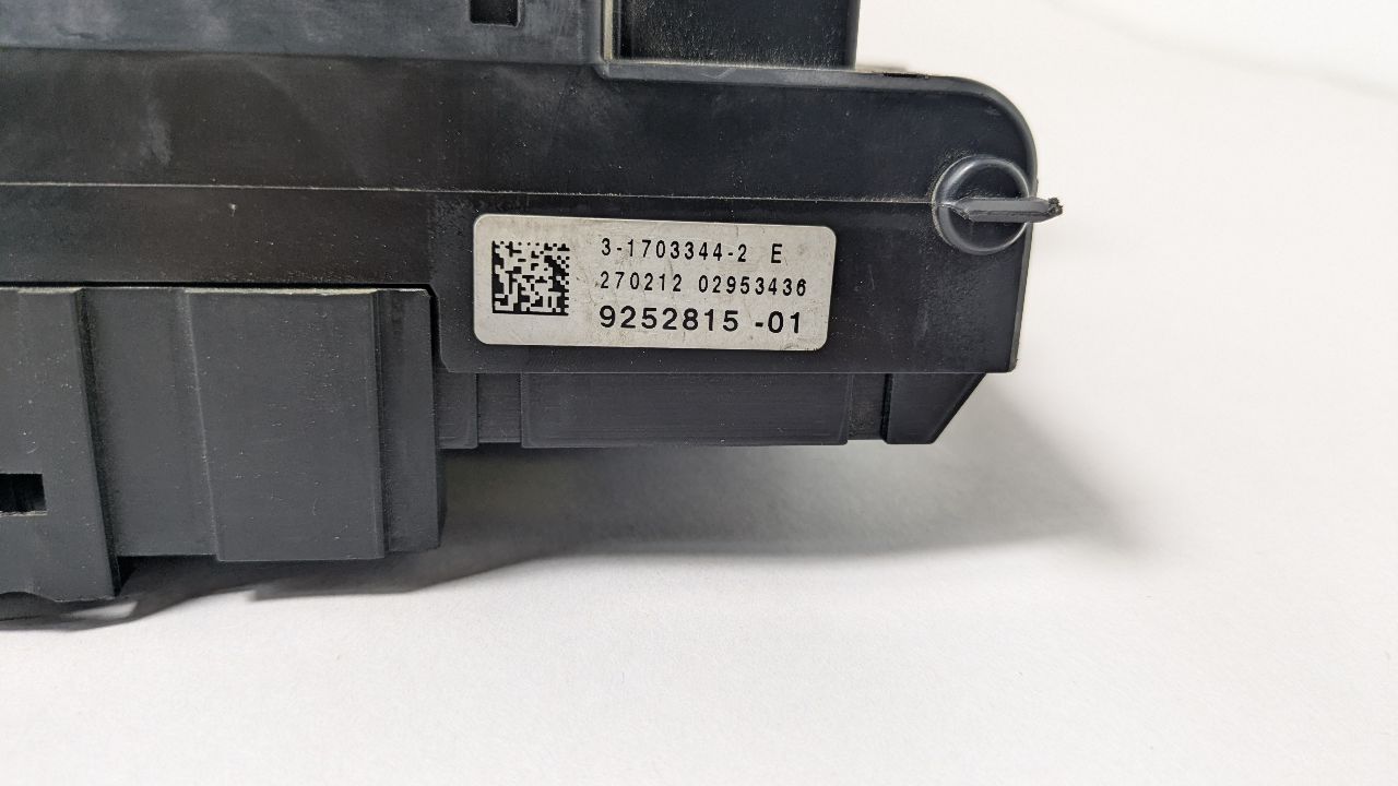 2012 BMW 528i Fuse Box, Engine - 455601 — photo 4