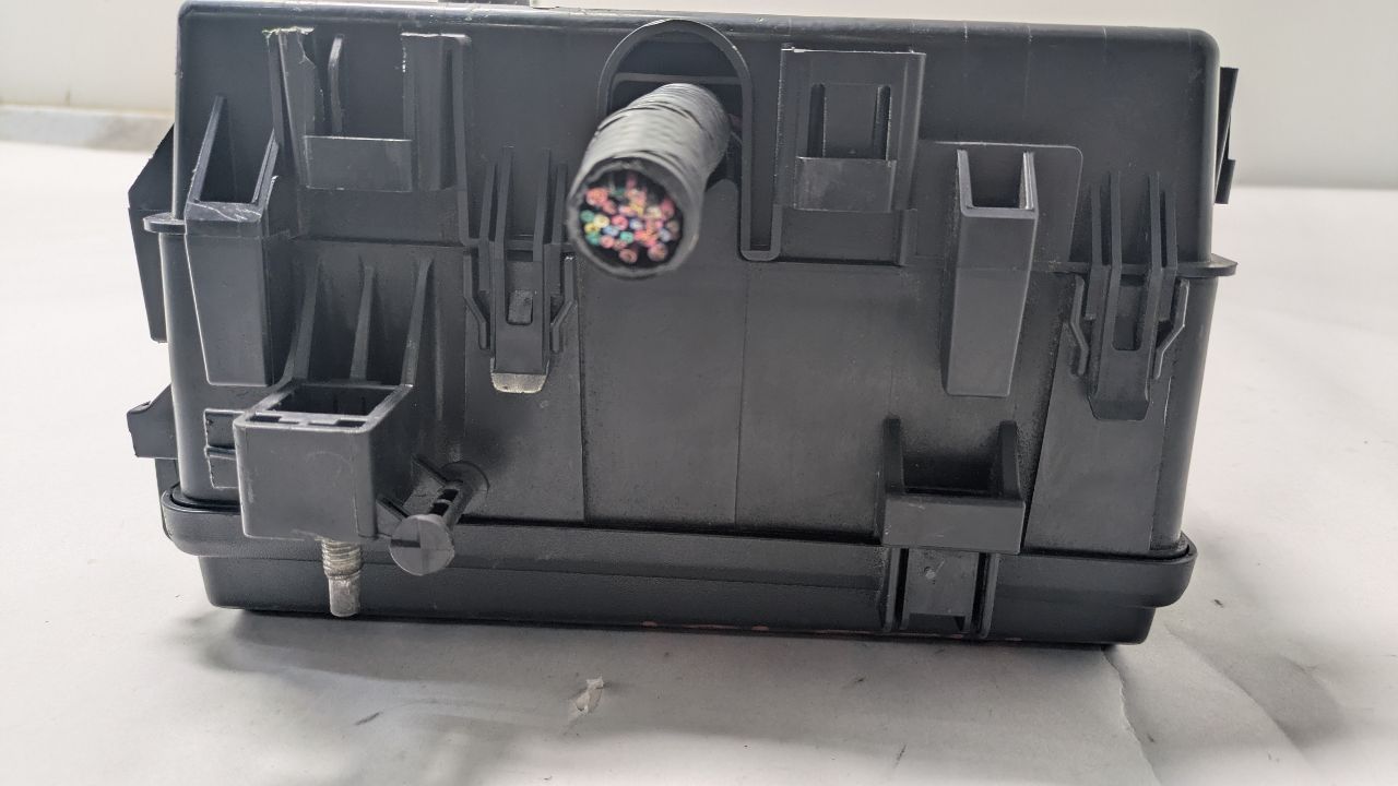 2017 GMC ACADIA Fuse Box, Engine - 455612 — photo 2