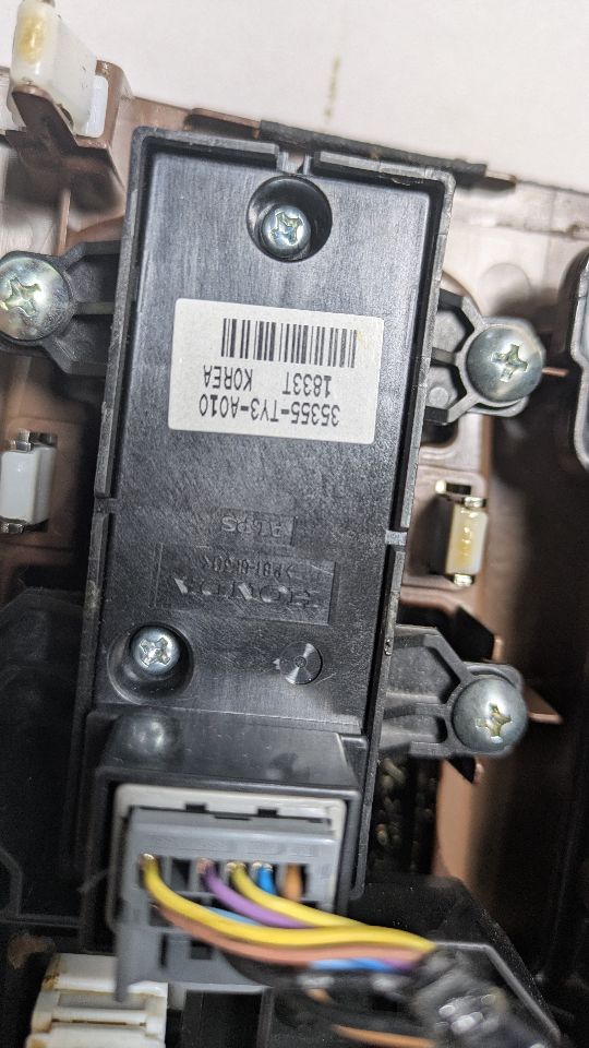 2014 ACURA RLX Console, Front - 455692 — photo 5