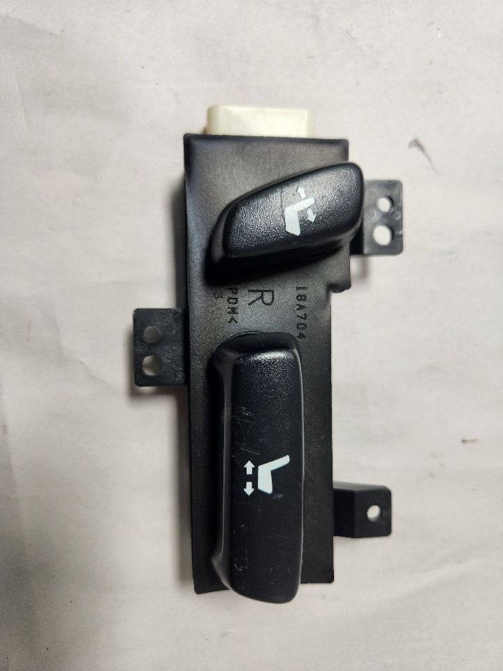 2014 LEXUS CT200H Dsh/Int/Seat Switch - 455786 — photo 1