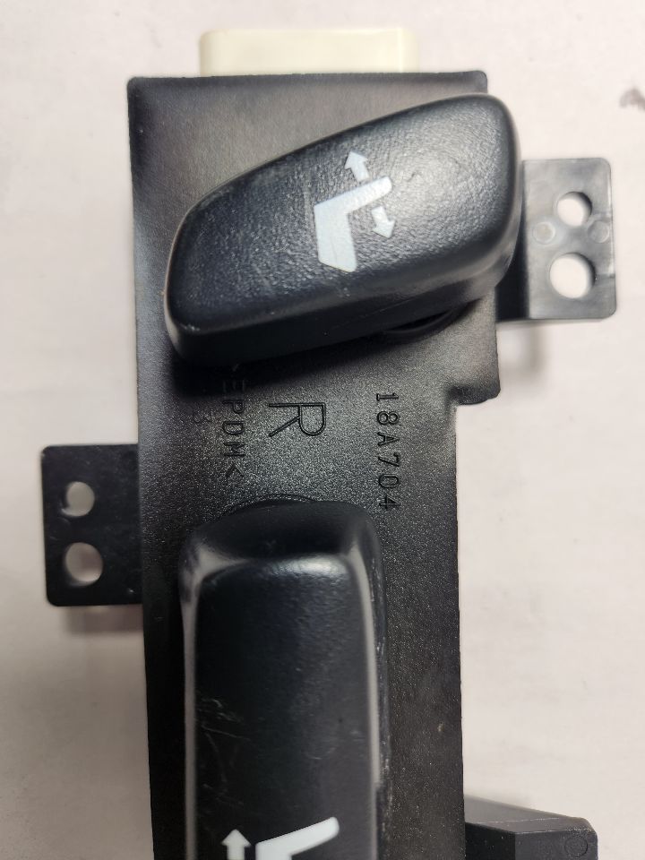 2014 LEXUS CT200H Dsh/Int/Seat Switch - 455786 — photo 2