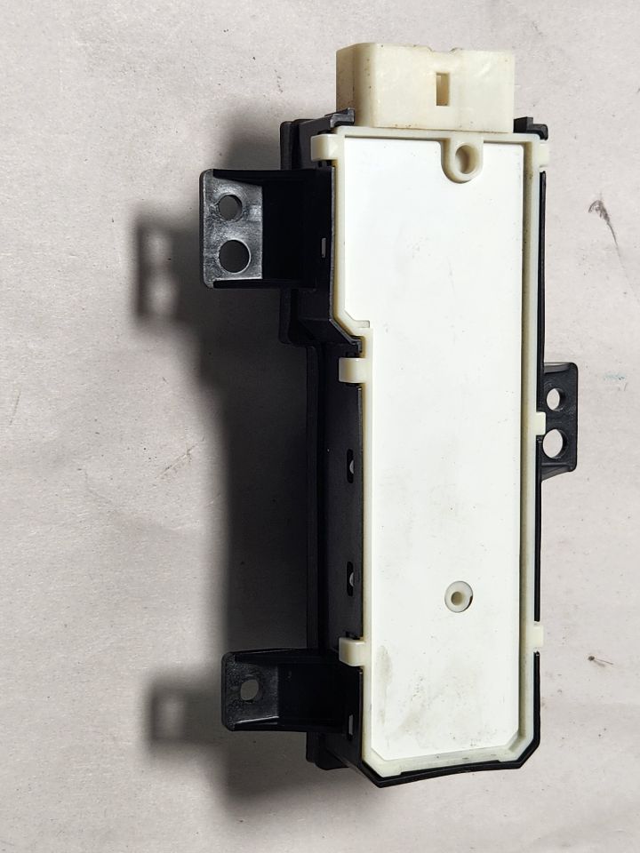 2014 LEXUS CT200H Dsh/Int/Seat Switch - 455786 — photo 4