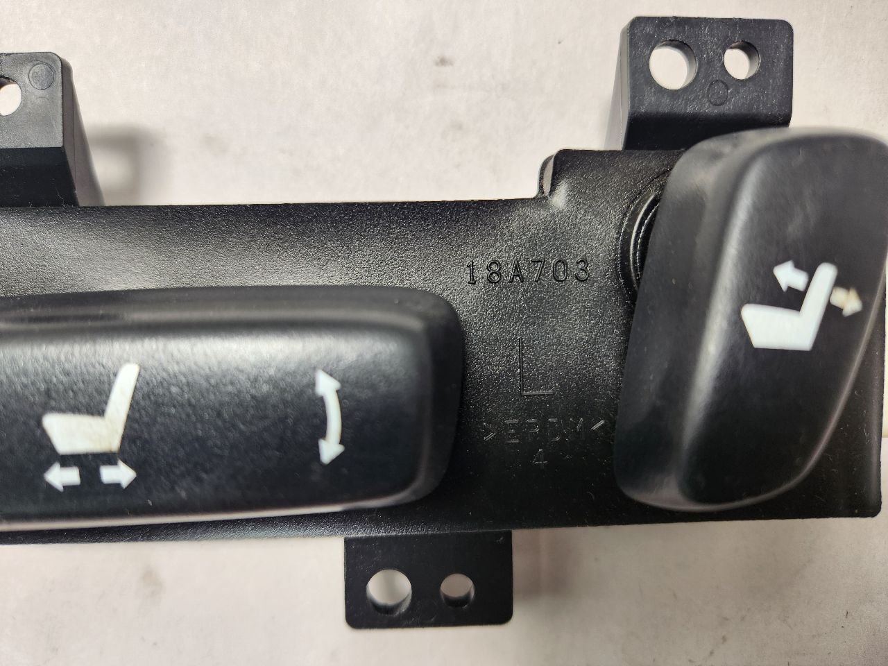 2014 LEXUS CT200H Dsh/Int/Seat Switch - 455787 — photo 2