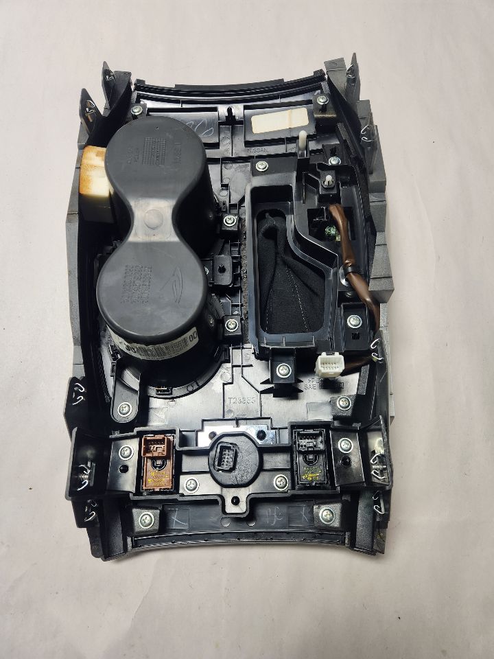 2019 INFINITI QX60 Console, Front - 456138 — photo 2