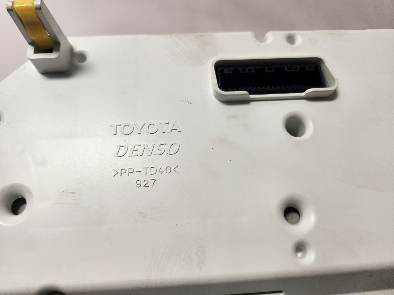 2014 LEXUS CT200H COMPLETE INTERIOR - 456323 — photo 4