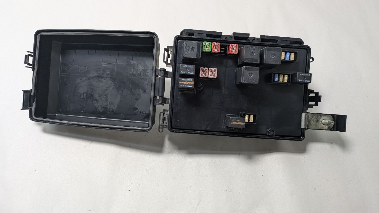 2008 DODGE CHARGER Fuse Box, Engine - 457186 — photo 5