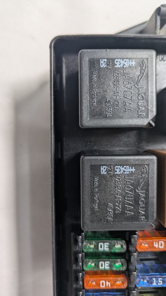 2007 JAGUAR XK Fuse Box, Engine - 457240 — photo 4
