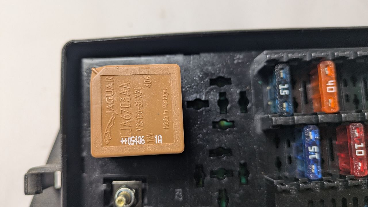 2007 JAGUAR XK Fuse Box, Engine - 457240 — photo 6