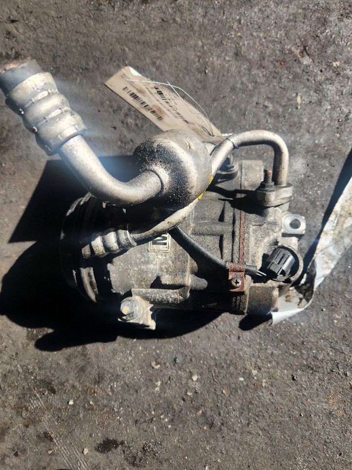 2011 HYUNDAI GENESIS AC COMPRESSOR - 458749 — photo 2