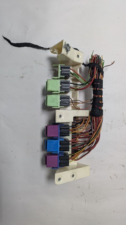 2004 BMW X5 Fuse Box, Engine - 459136 — photo 1