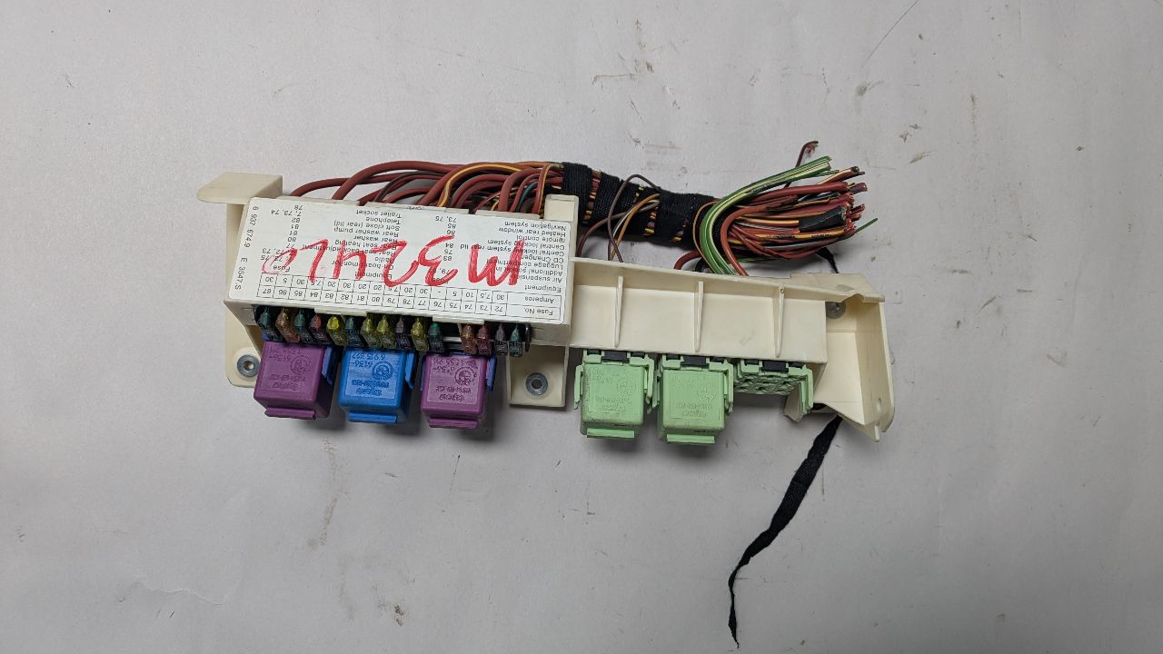 2004 BMW X5 Fuse Box, Engine - 459136 — photo 3
