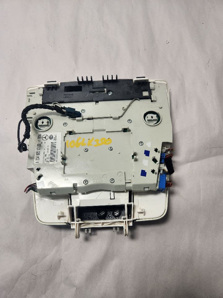 2010 MERCEDES-BENZ E-CLASS Console, Front - 459385 — photo 2