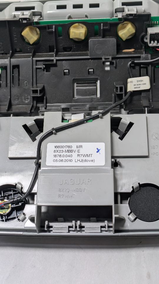 2011 JAGUAR XF Console, Front - 460071 — photo 3