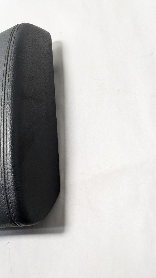 2011 JAGUAR XF Armrest - 460073 — photo 2