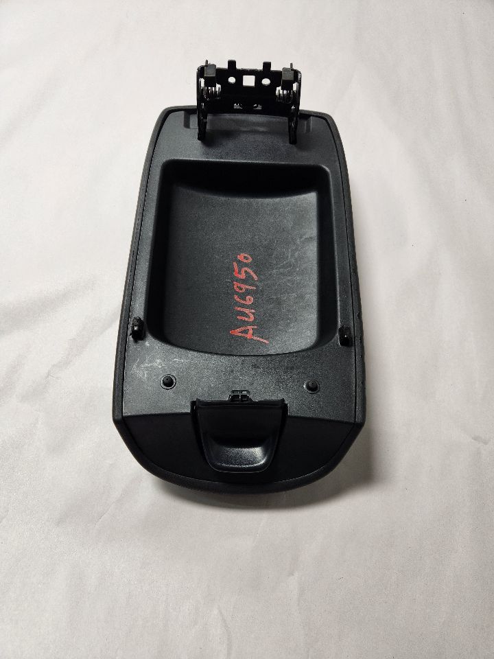 2015 MAZDA CX-5 4cyl Gasoline 2.5 DOHC Armrest - 460108 — photo 5