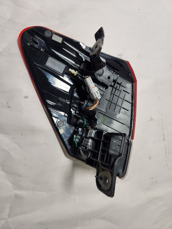2023 SUBARU FORESTER 2.5L 4cyl Gasoline COMPLETE INTERIOR - 462379 — photo 2