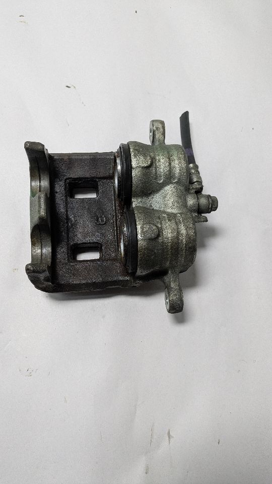 2019 SUBARU XV CROSSTREK Right CALIPER - 462548 — photo 1