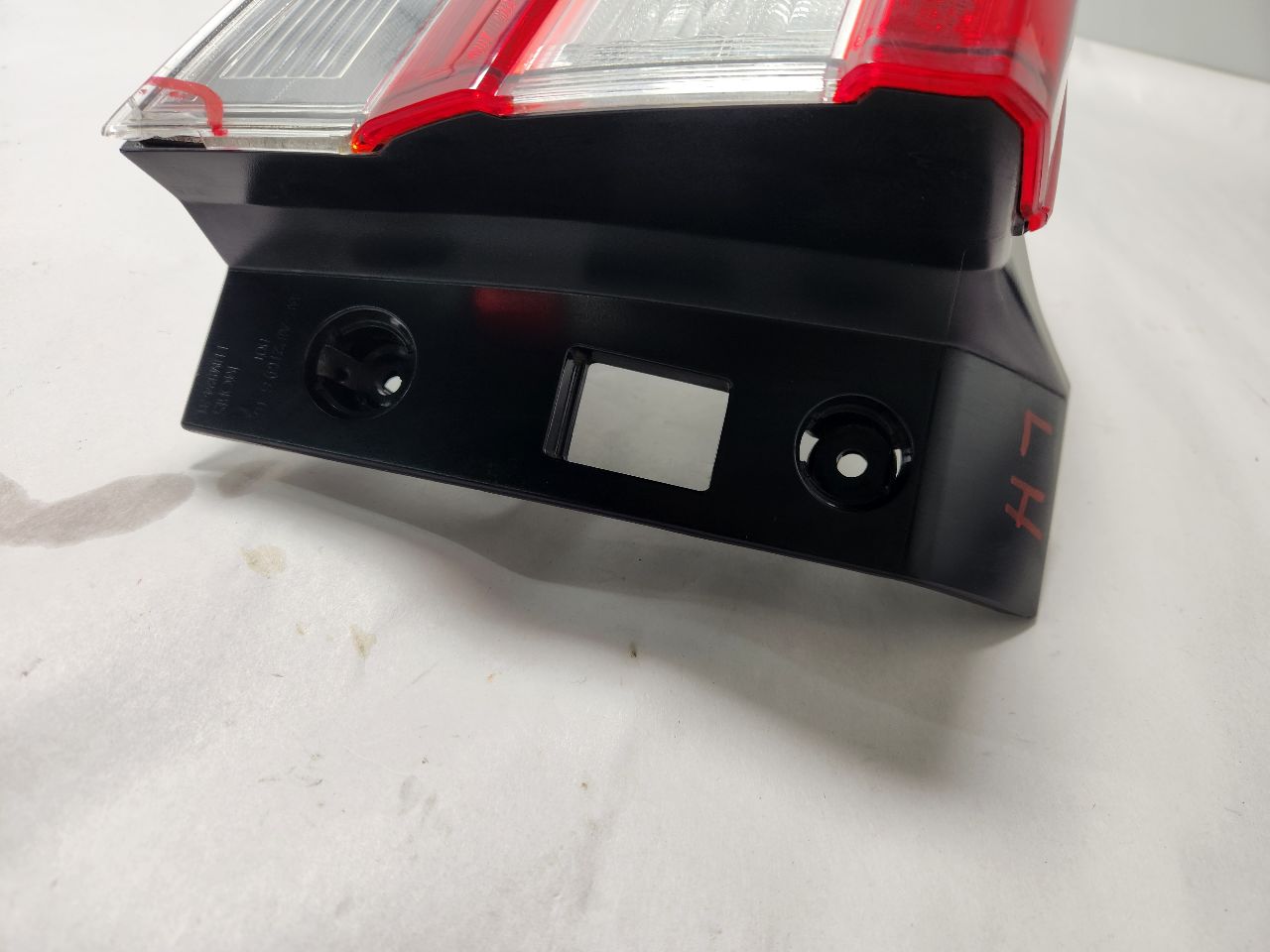 2019 SUBARU XV CROSSTREK Left TAIL LAMP - 462555