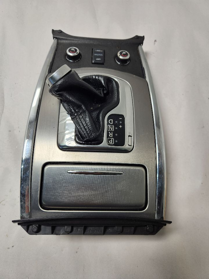 2013 INFINITI G37 Console, Front - 463143 — photo 1