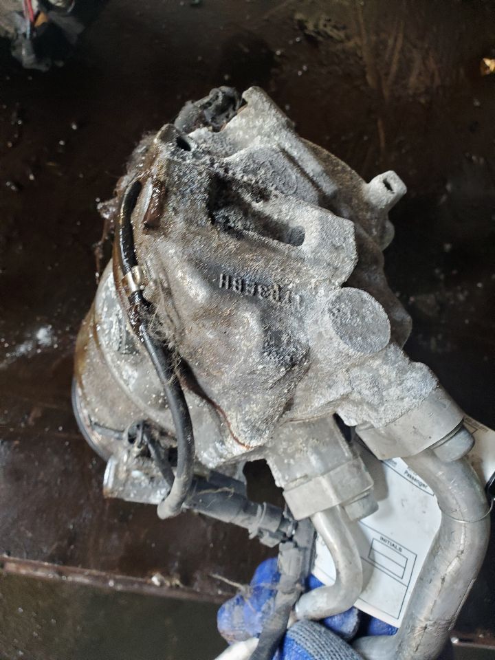 2016 BMW 750i AC COMPRESSOR - 463501 — photo 4
