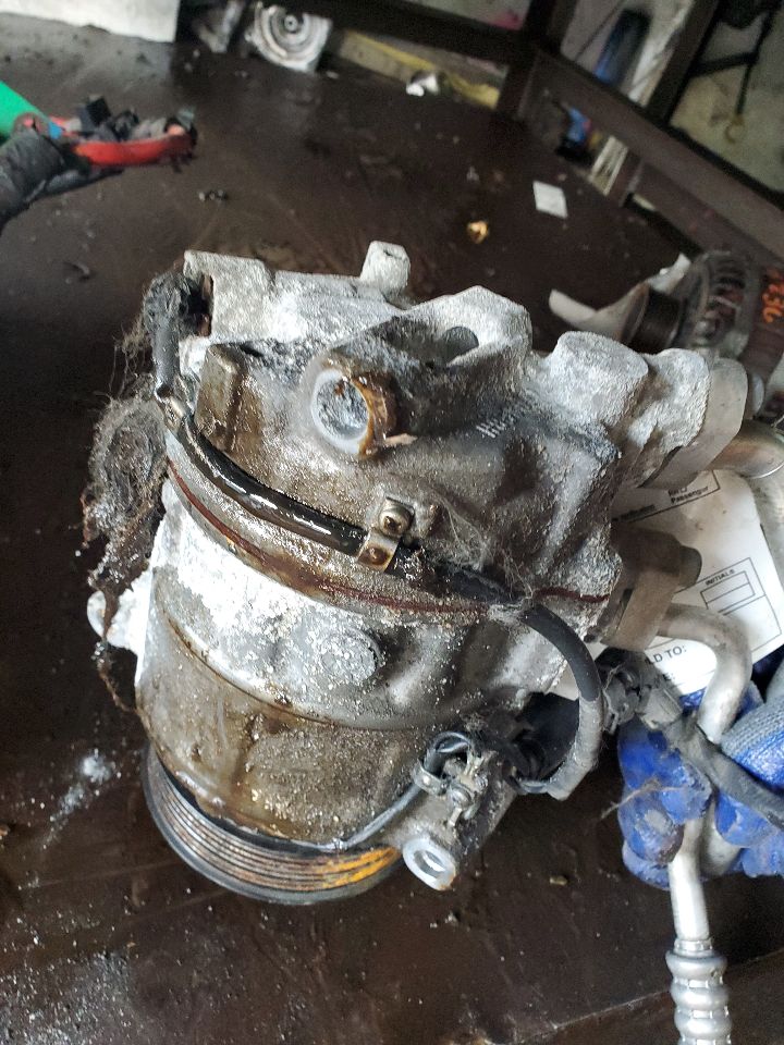 2016 BMW 750i AC COMPRESSOR - 463501 — photo 5