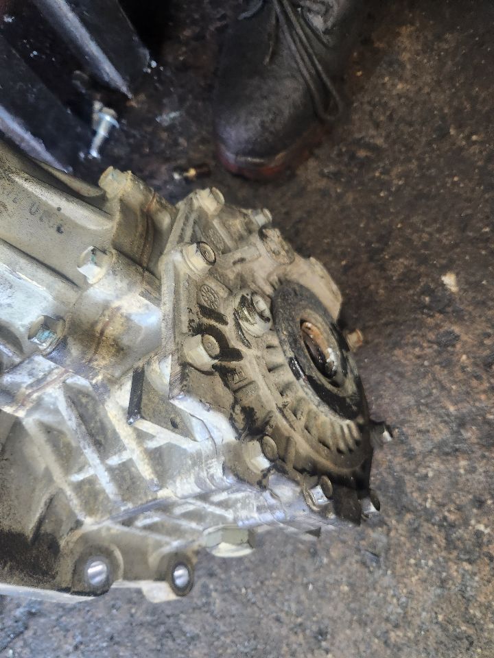 2011 HYUNDAI TUCSON TRANSFER CASE ASSY - 463652 — photo 2