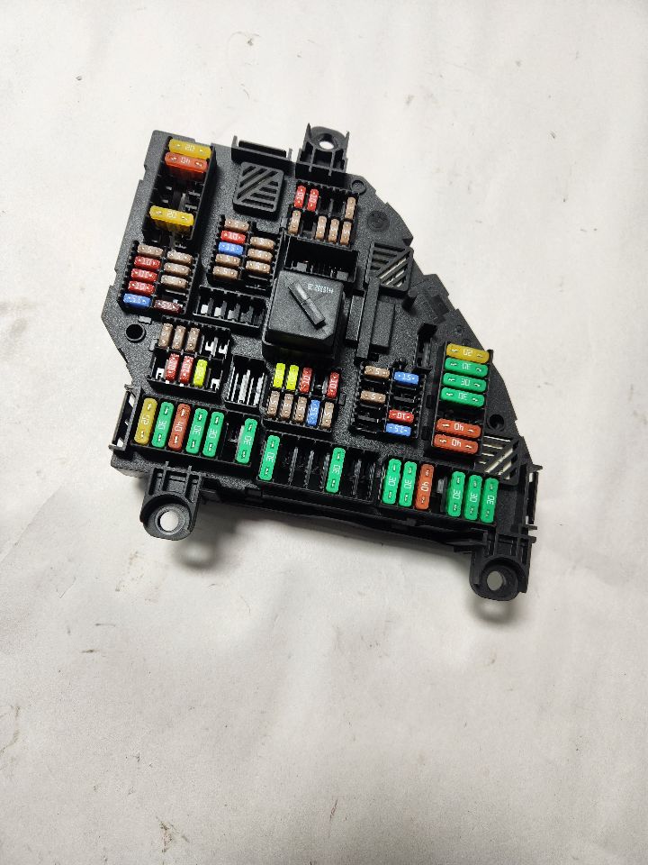 2016 BMW 528i Fuse Box, Engine - 464220
