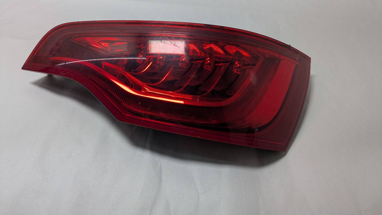 2015 AUDI Q7 Right TAIL LAMP - 464266 — photo 1