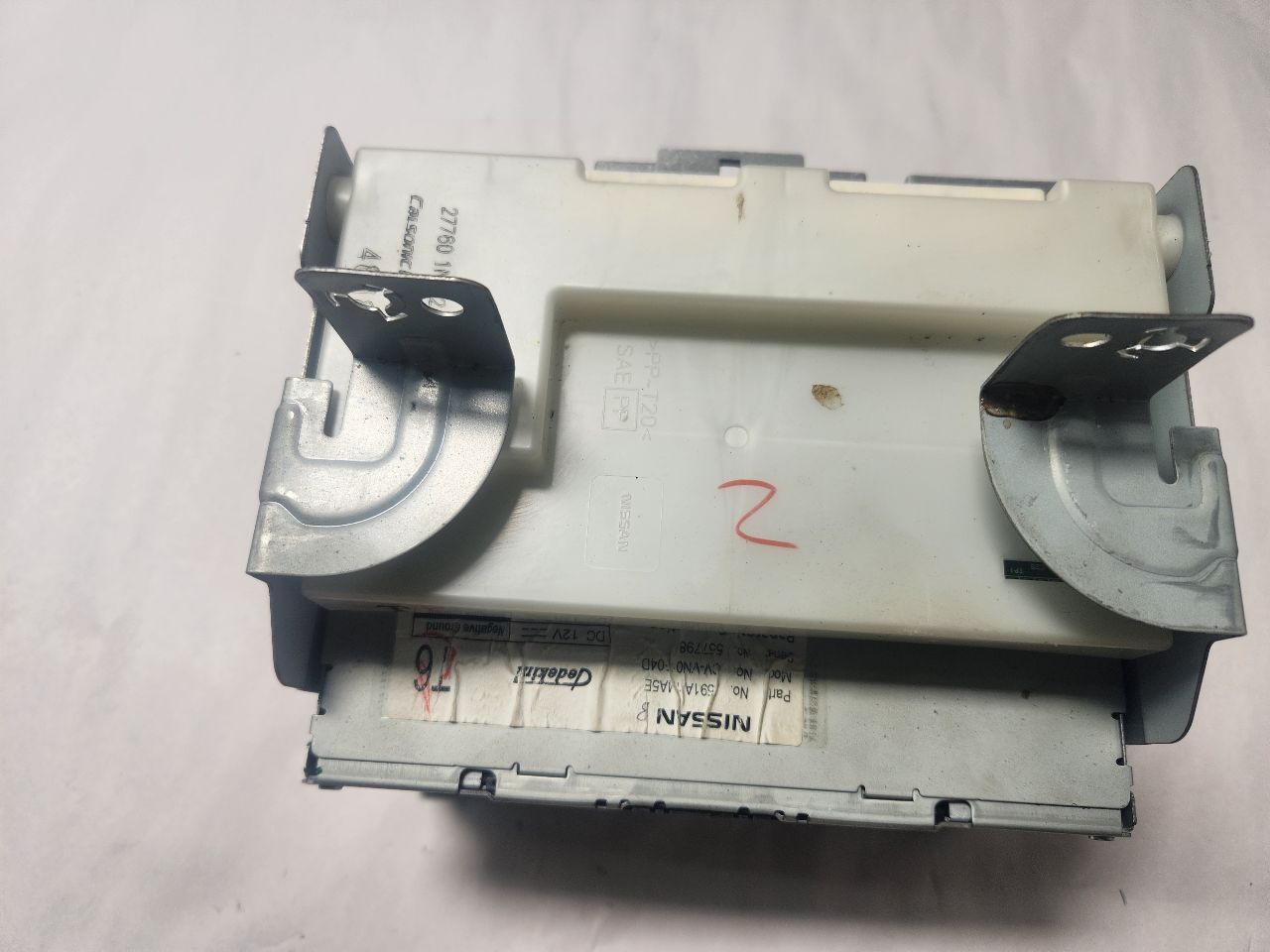 2015 INFINITI Q40 Radio Audio - 465575 — photo 2