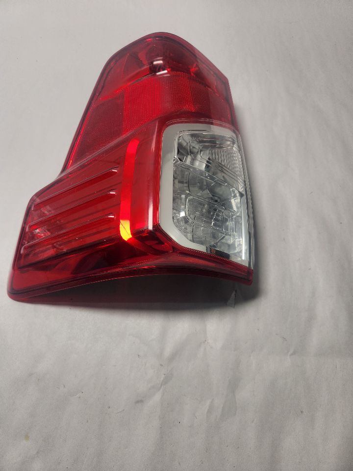2018 NISSAN TITAN XD Right TAIL LAMP - 466042