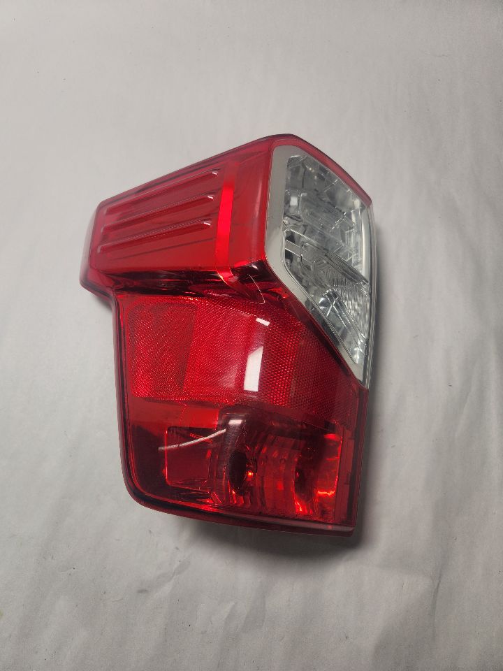 2018 NISSAN TITAN XD Left TAIL LAMP - 466043